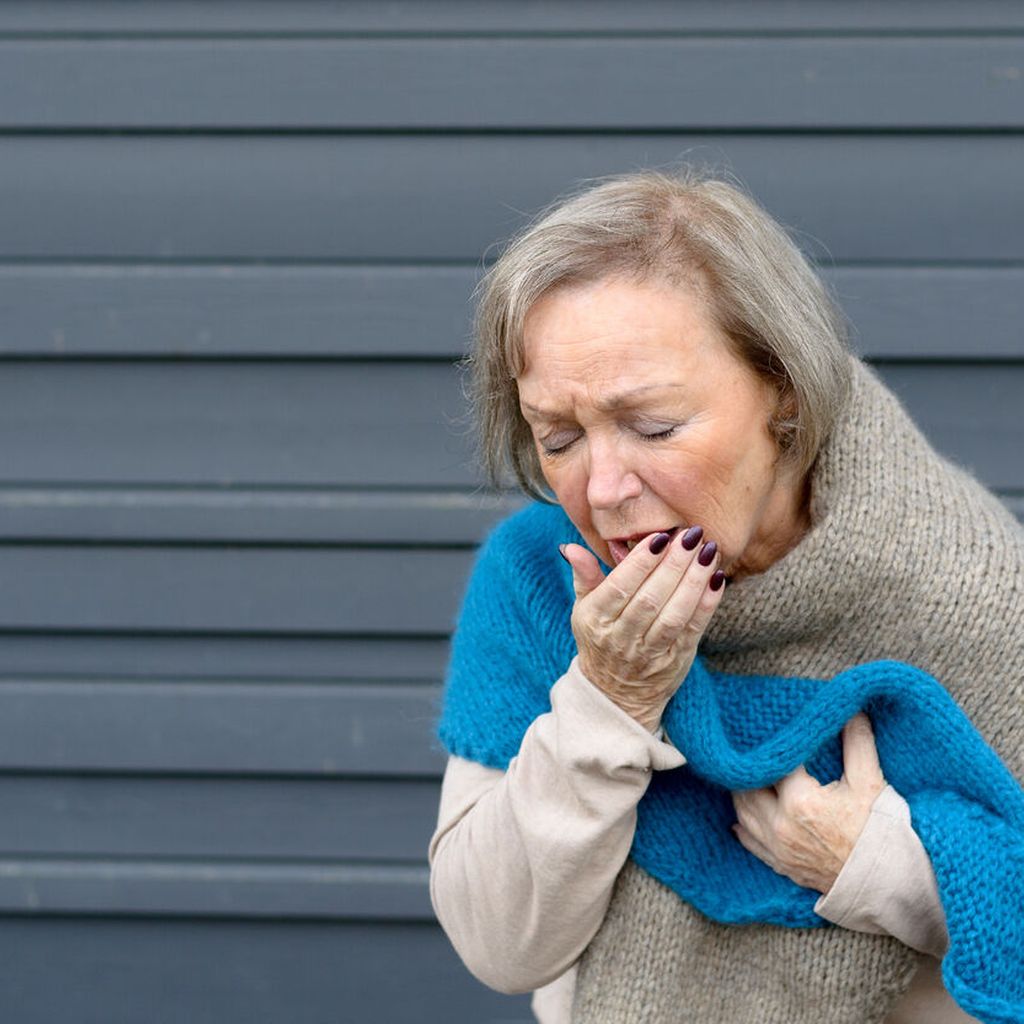 Кашляем видевший. Кашляем видевший. Кашляем видевший. Человек кашляет. Маска кашляет.